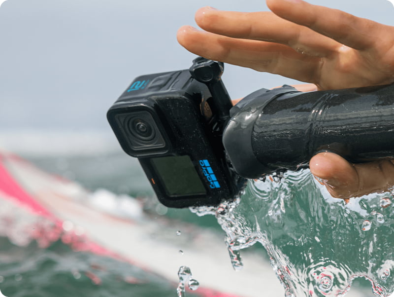 Гідрофобне покриття лінзи GoPro HERO12 Black відштовхує краплі води